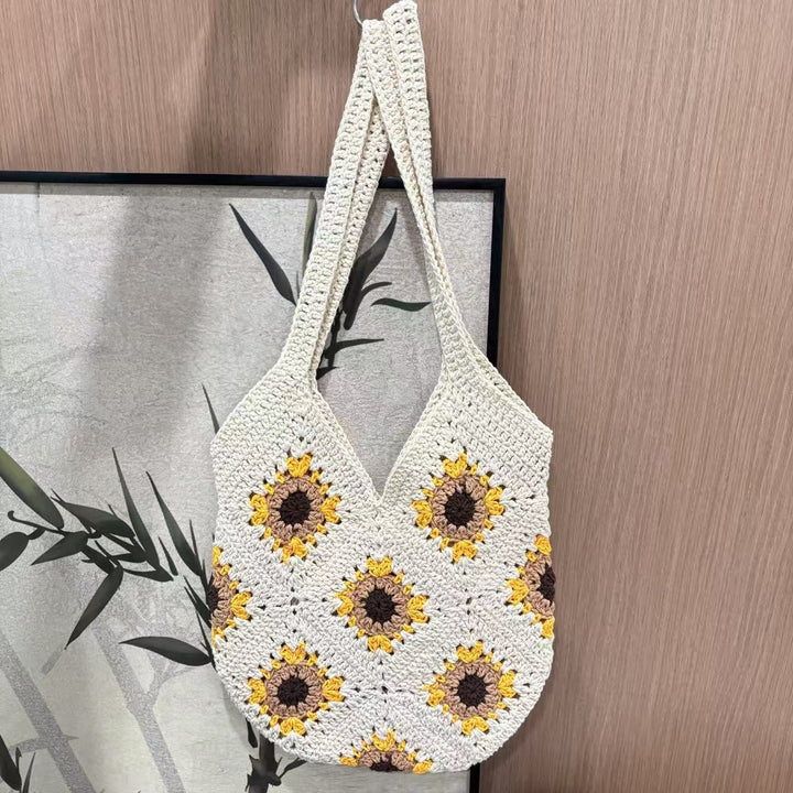 Håndlaget makramee-veske med solblomstmønster Skanto