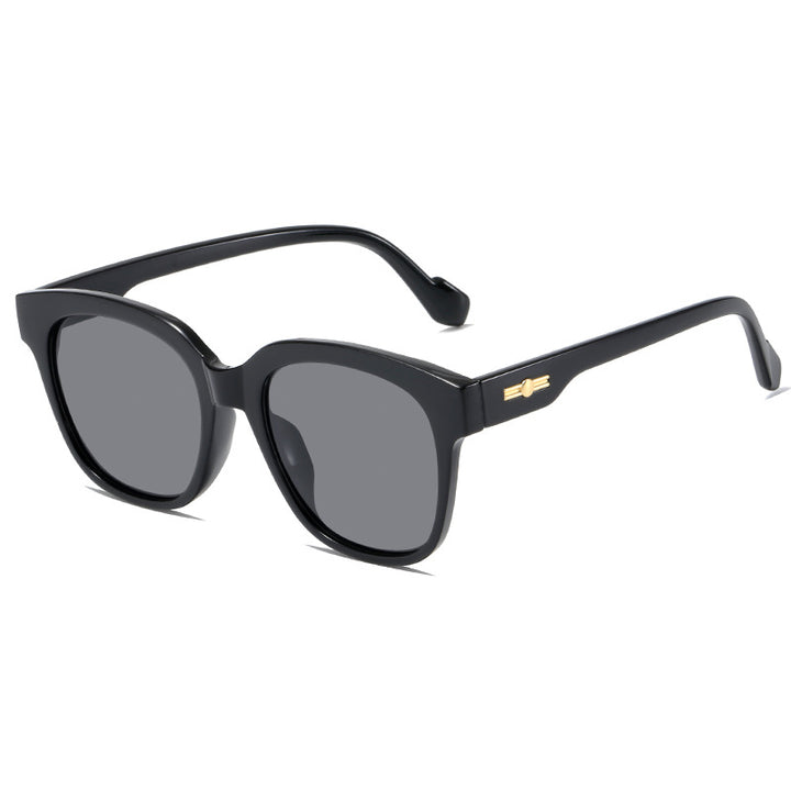 Damer klassisk solbrille med moderne oversized ramme Skanto