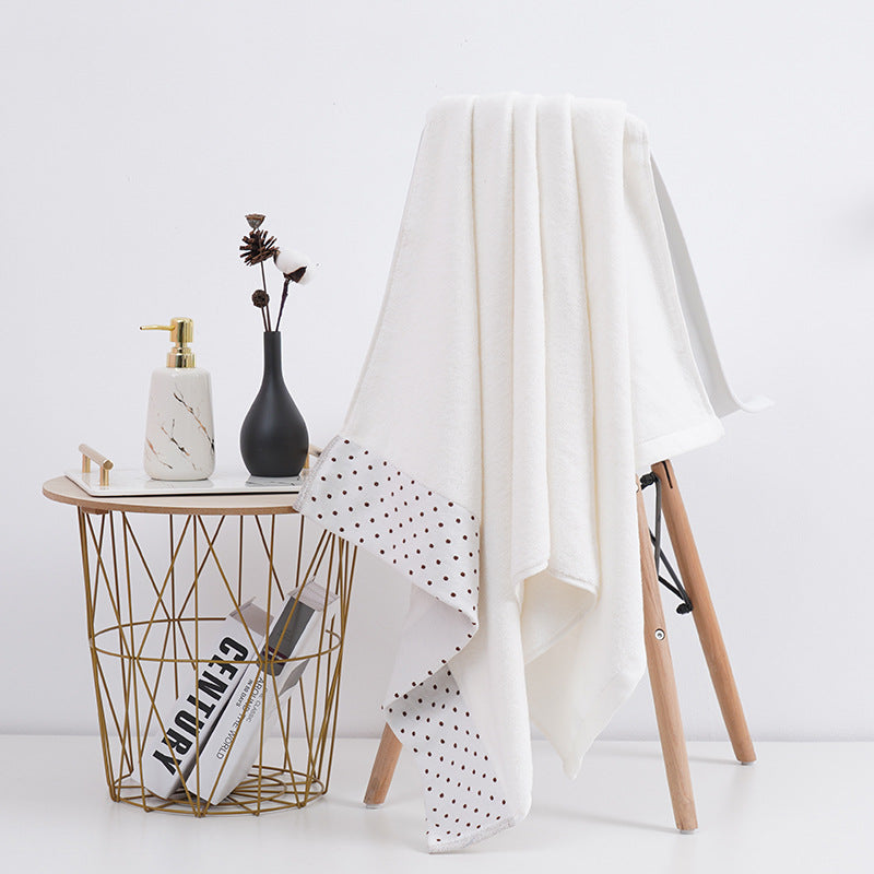 High-Quality Bath Towel with Elegant Border Skanto