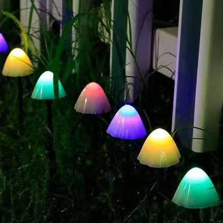 Moderne, kreative LED-lyslenker i soppform laget av plast til terrassen