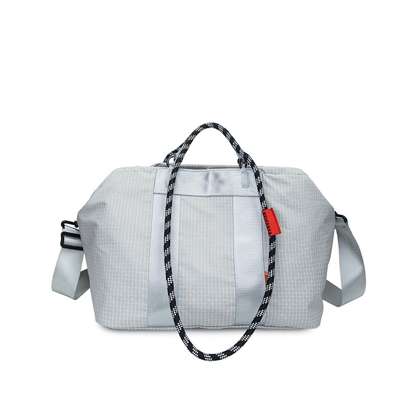 Stylish Sports Bag with Adjustable Shoulder Strap Skanto