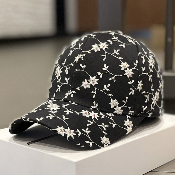 Kvinne pyntet blomster caps Skanto