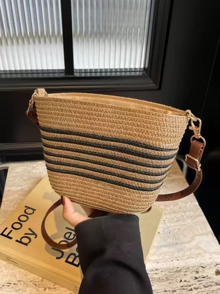 Trendy Sommerhåndveske laget av flettet materiale Skanto
