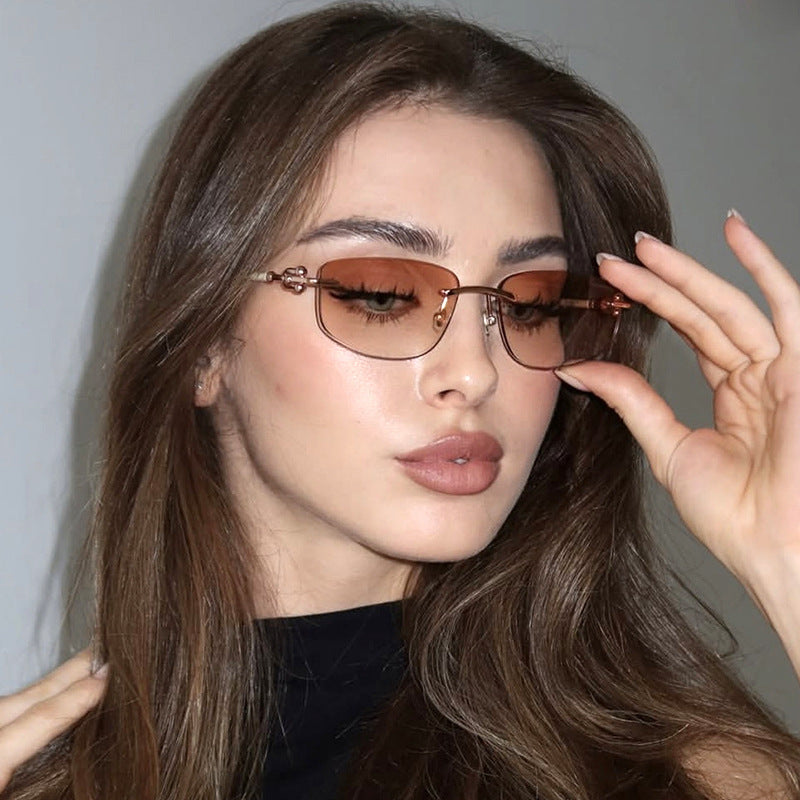 Dame elegant halvramme-briller med luksuriøs metallramme og transparente glass Skanto