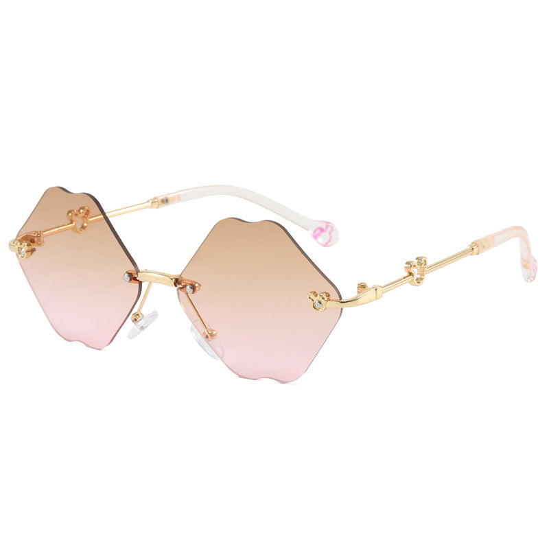 Dame geometrisk oversized solbrille med detaljerte, luksuriøse rammer Skanto