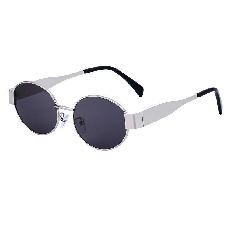 Dame moteriktig solbrille i elegant oval design Skanto