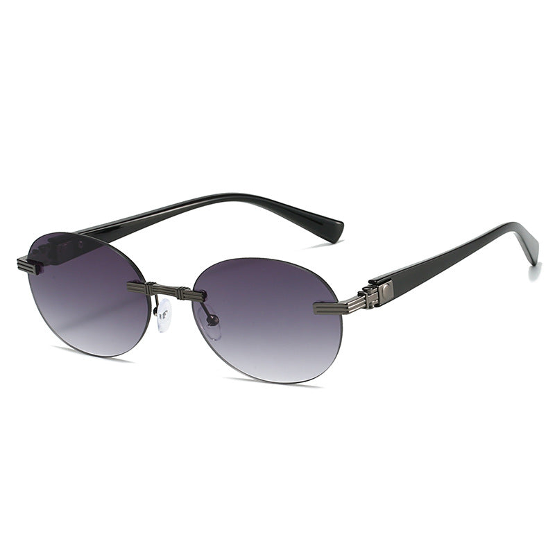 Dame motefull solbrille med gjennomsiktig ramme og fleksibel nesestøtte Skanto