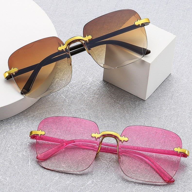 Dame oversized solbriller med unike designelementer Skanto