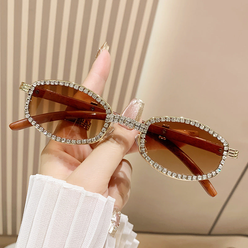 Dame solbrille i elegant glamor stil Skanto