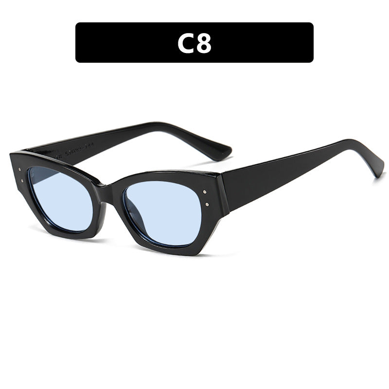 Damer trendy Cat-Eye solbriller med elegant plastinnfatning Skanto