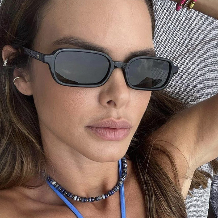 Dame moteriktig lesebrille i moderne kvadratisk design Skanto