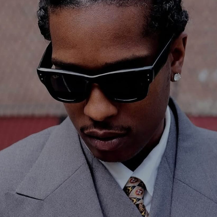 Dame moteriktig solbrille med bred, elegant ramme og beskyttende UV-filter Skanto