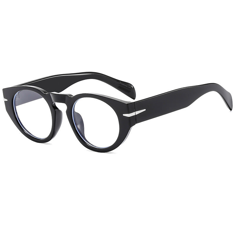Dame moteriktig solbrille med unikt design og polariserende glass Skanto