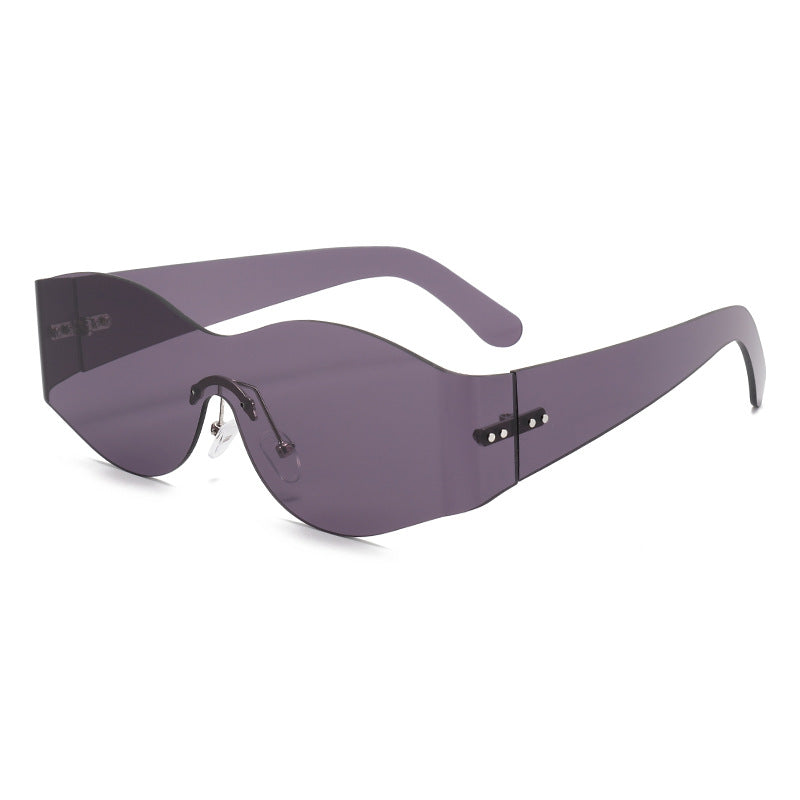 Dame modische solbriller i futuristisk look Skanto