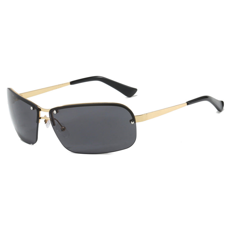 Dame solbriller med store, elegante linser og en moderne metallramme Skanto
