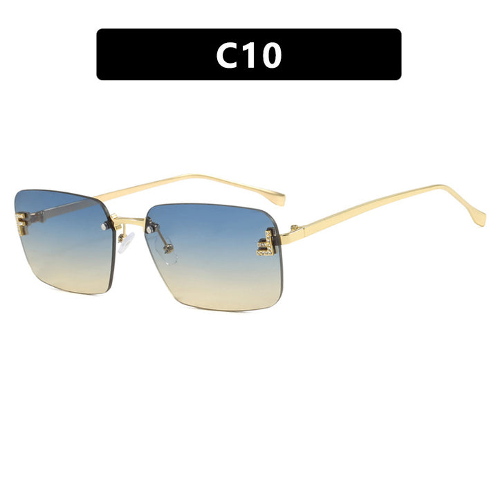 Dame kvadratisk solbrille med elegant gullramme og stilige linser Skanto