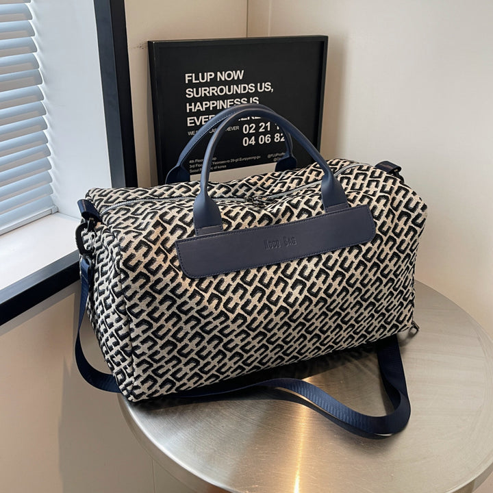 Sportlig Duffelbag Med Holdbart Material Og Praktiske Rom