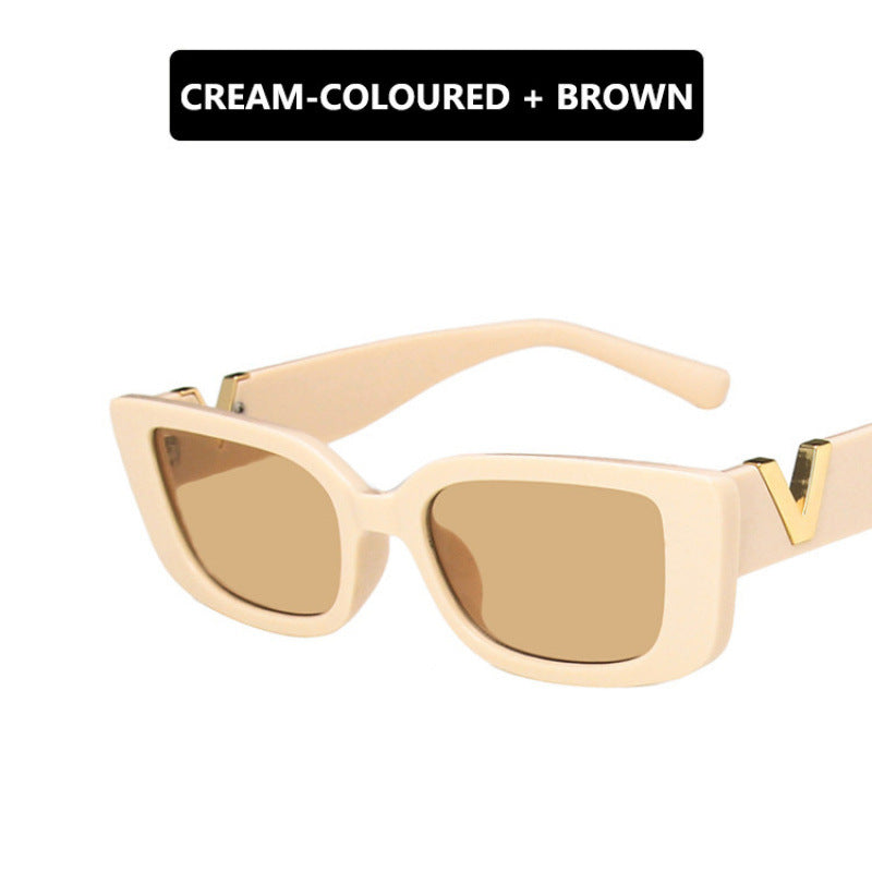 Dame elegant kuttet solbrille i moderne design Skanto
