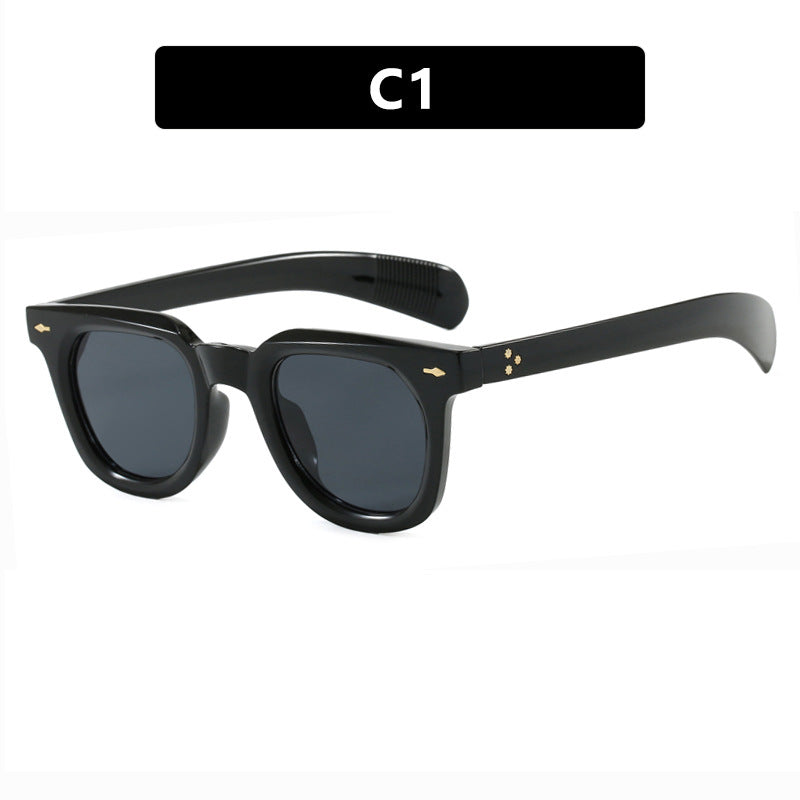 Dame modische solbrille i trendy design med elegant ramme Skanto