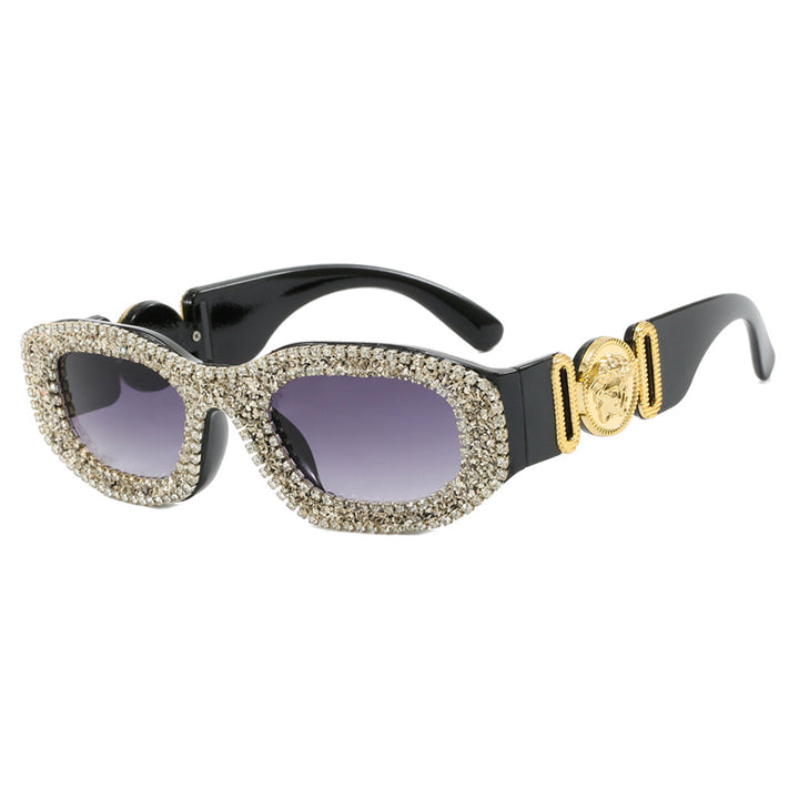 Dame ekstravagant utformet solbrille med strassbelagt ramme Skanto