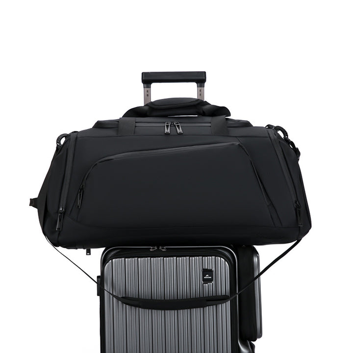 Sporty Duffel Bag Med Vanntett Materiale Og Ergonomiske Bærealternativer Skanto