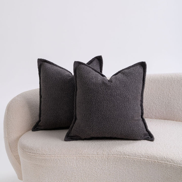 Kvinnens kosepute med moderne strukturell design Skanto