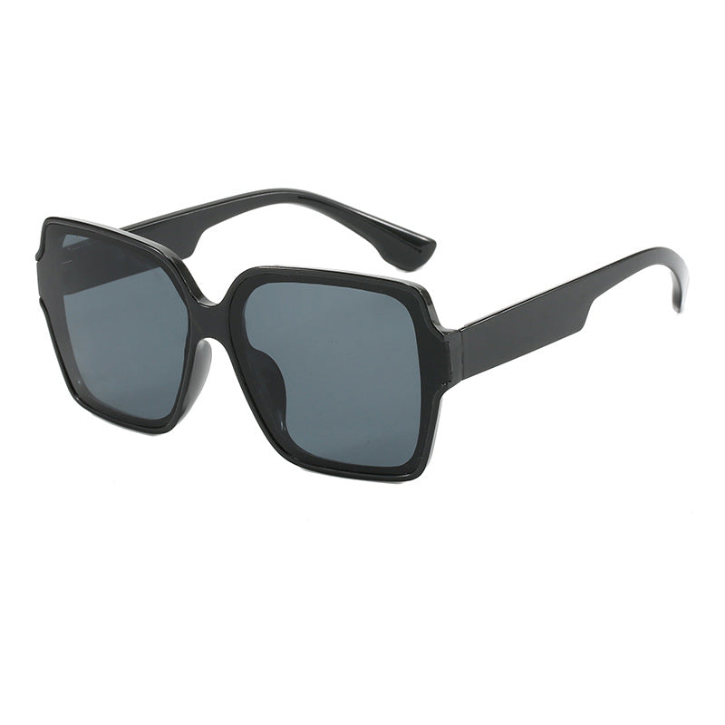 Dame kvadratisk solbrille med unik, stilfull ramme Skanto
