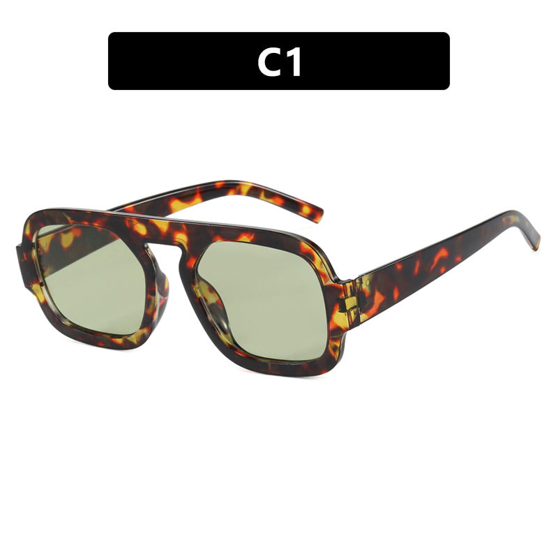 Dame moteriktig solbrille i moderne retro-stil Skanto
