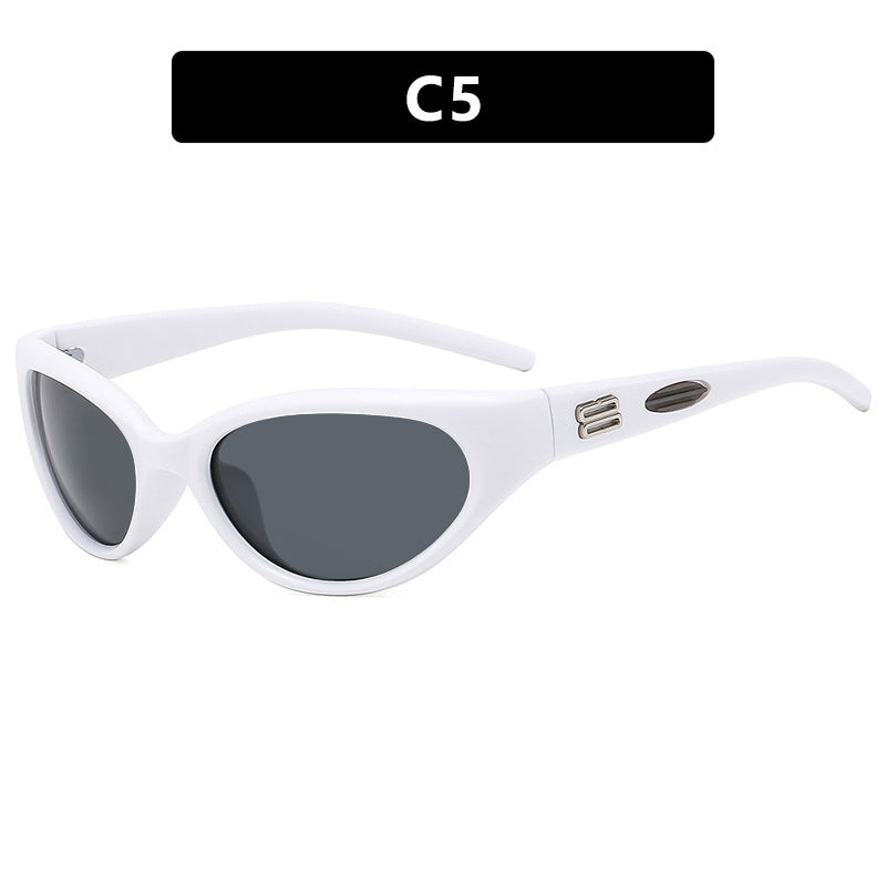 Damer ekstravagant solbrille med buet design Skanto