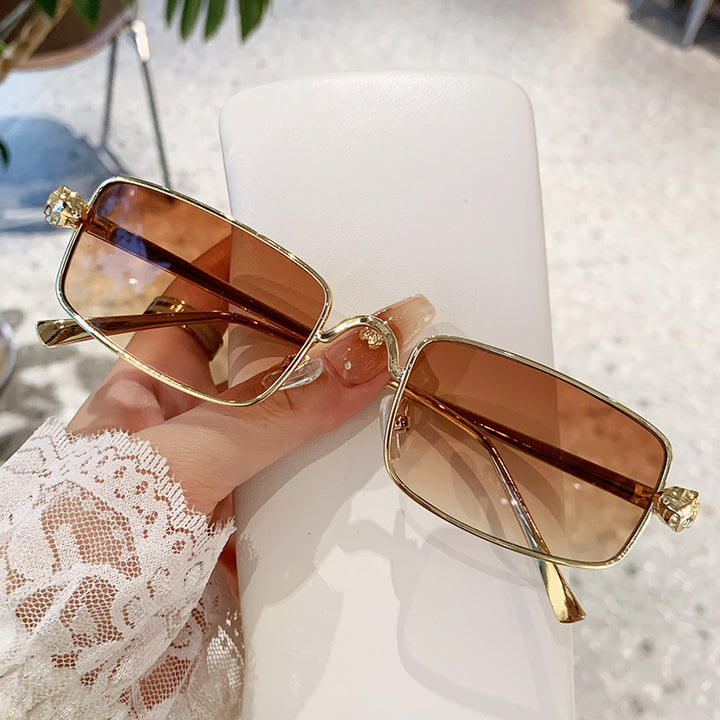 Dame elegant kvadratisk solbrille med luksus metallramme og UV-beskyttelse Skanto