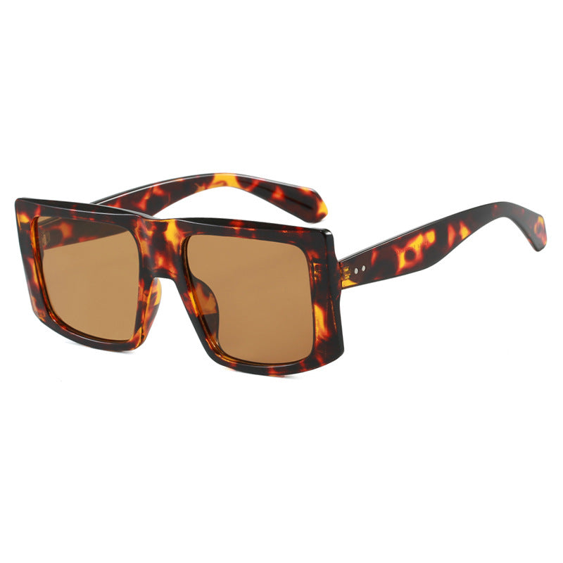 Dame kvadratisk solbrille med robust plastinnfatning og beskyttende UV-filter Skanto