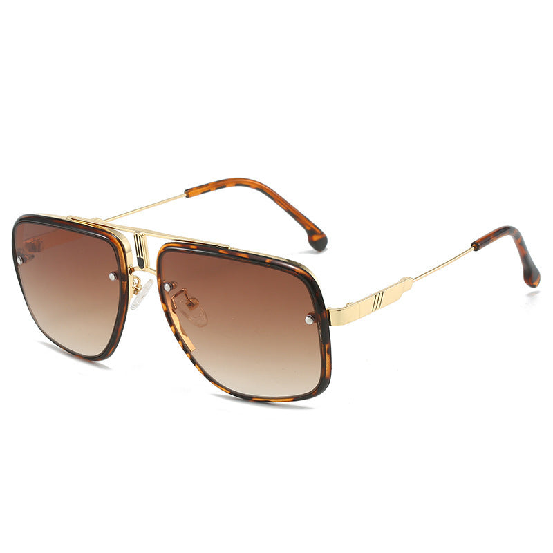 Dame moteriktig oversized solbrille med gull detaljer Skanto