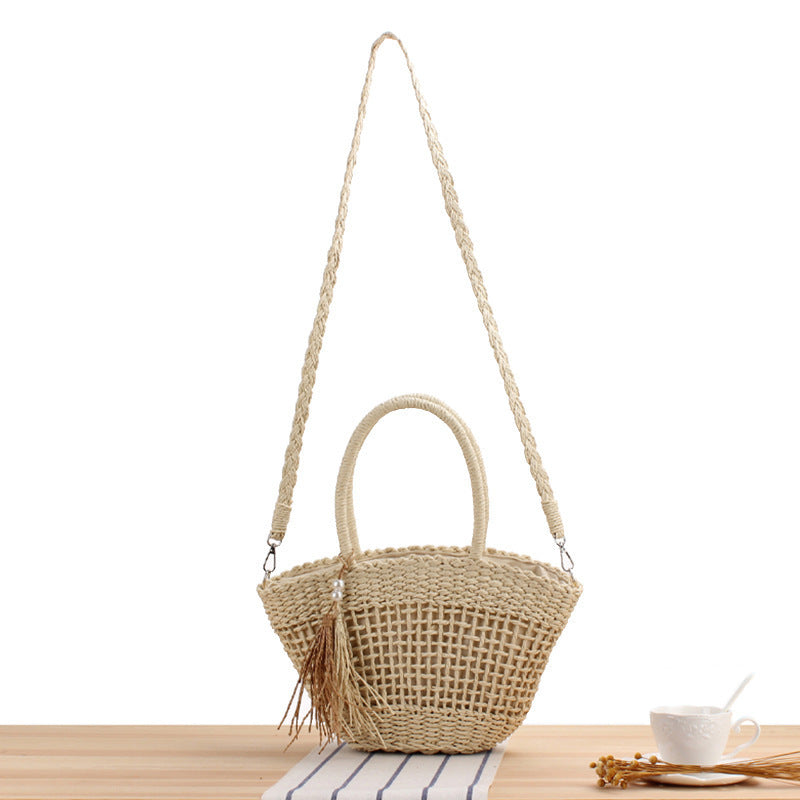 Handbag made of braided natural material with elegant fringe detail Skanto