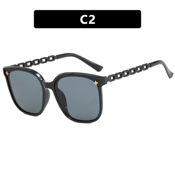 Dame moteriktig solbrille med stilige kjedeakenter Skanto