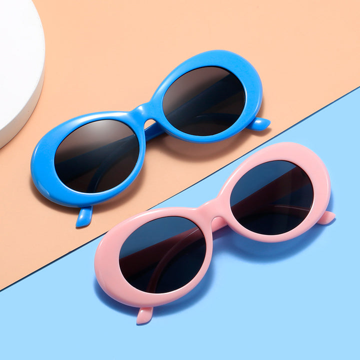 Dame retro-inspirerte solbriller med en elegant, oval ramme Skanto