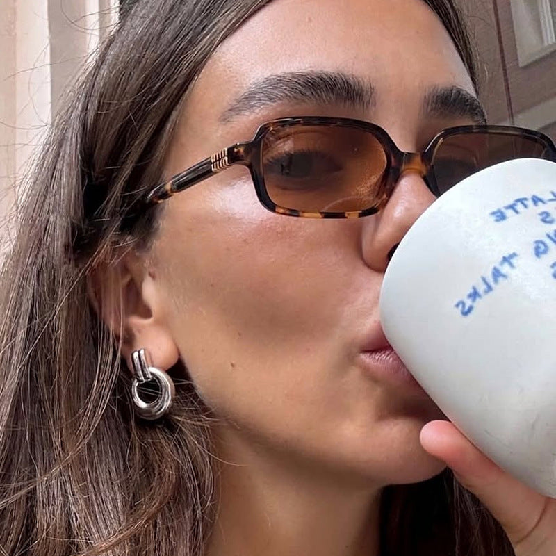 Dame modische kvadratiske briller med elegant plastikkinnramme og gyldne aksenter Skanto