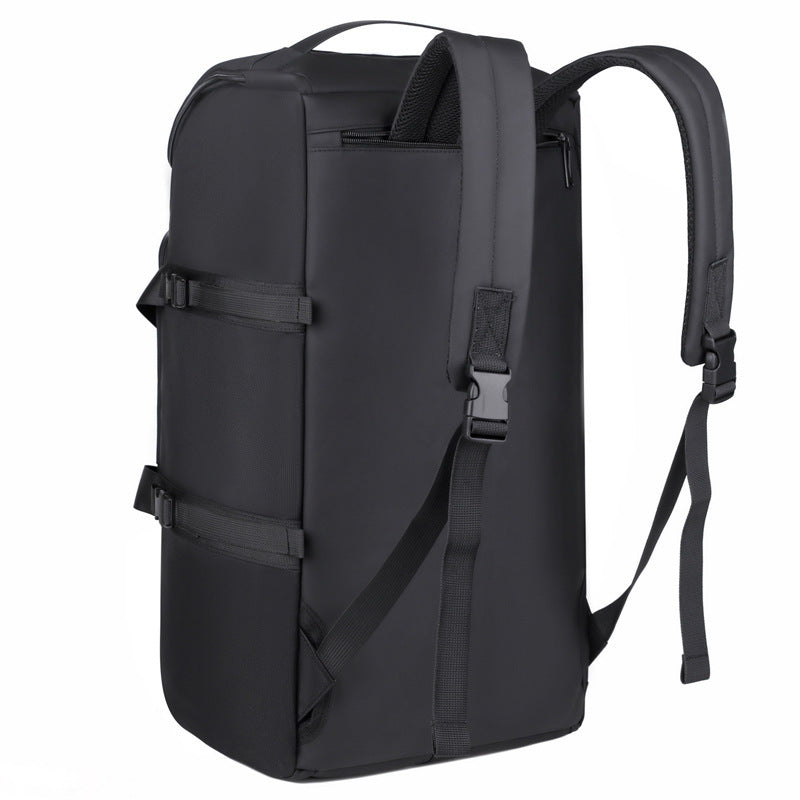 Men's sporty and spacious travel bag Skanto