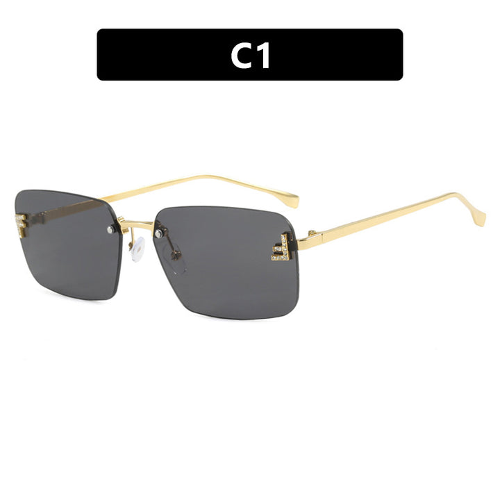 Dame kvadratisk solbrille med elegant gullramme og stilige linser Skanto