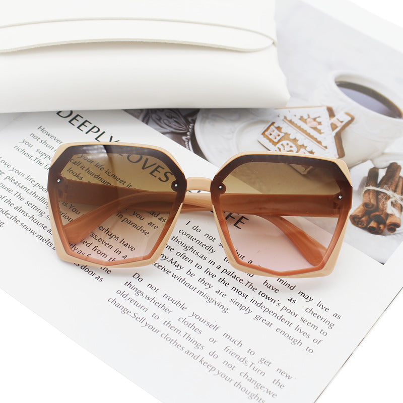 Dame Designer-solbrille i elegant hexagon-design Skanto