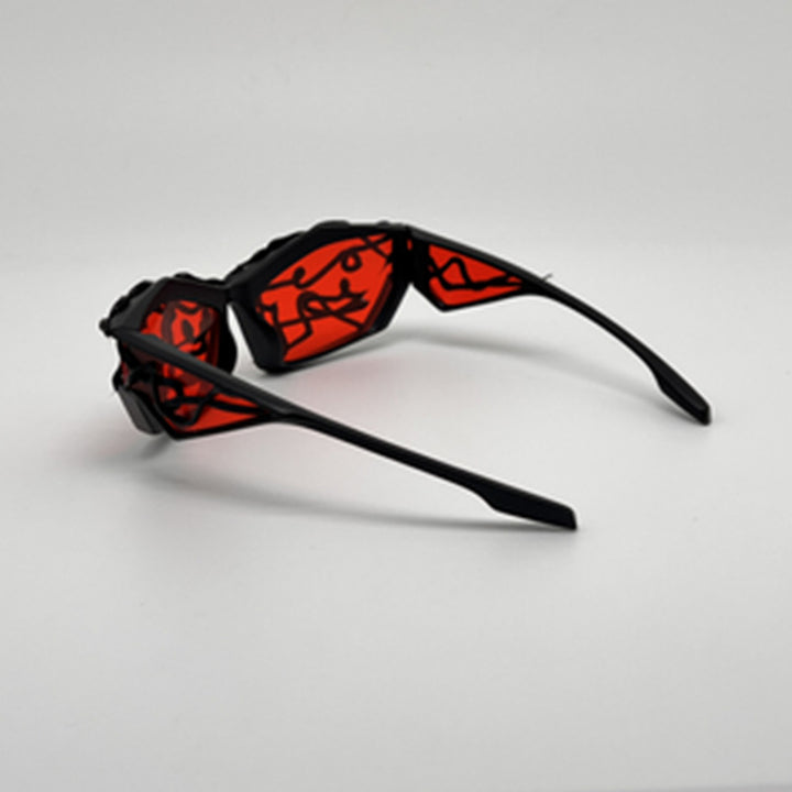 Dame Sporty solbriller med futuristisk design Skanto