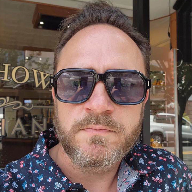 Damer elegant og stilfull solbrille i moderne design Skanto
