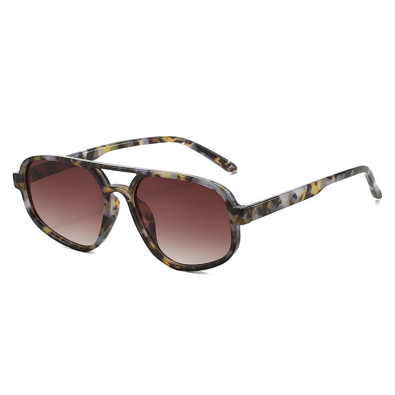Dame moteriktig solbrille med bred ramme og UV-beskyttelse Skanto