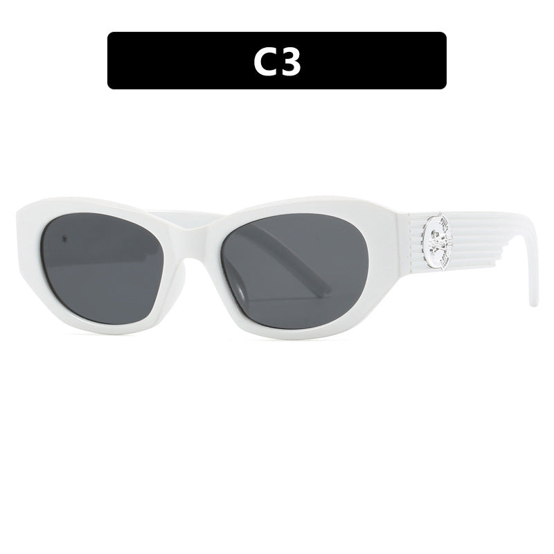 Dame moter Cat-Eye solbrille med markant design og luksuriøse detaljer Skanto