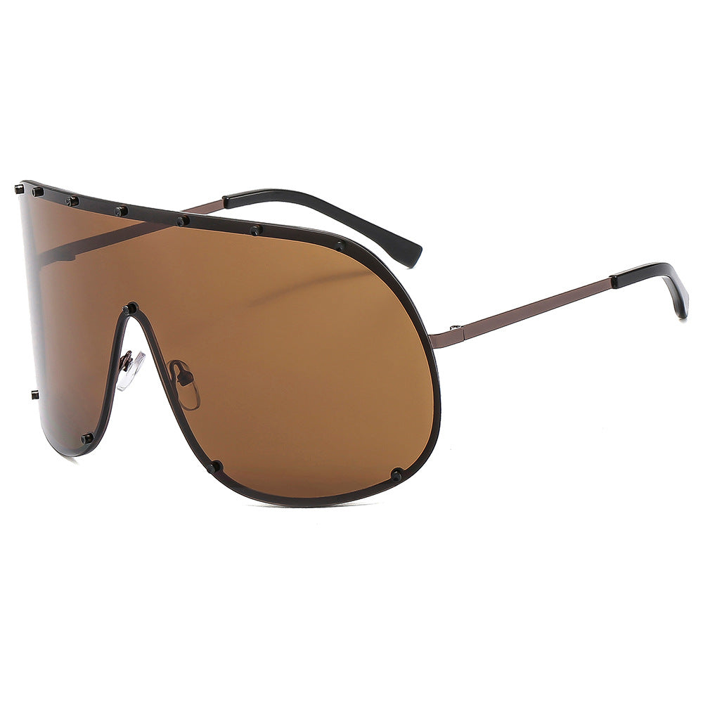 Damer futuristisk solbrille med stor ramme og innovativ design Skanto