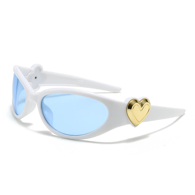 Dame moteriktig solbrille i stilfullt hjerte-design Skanto