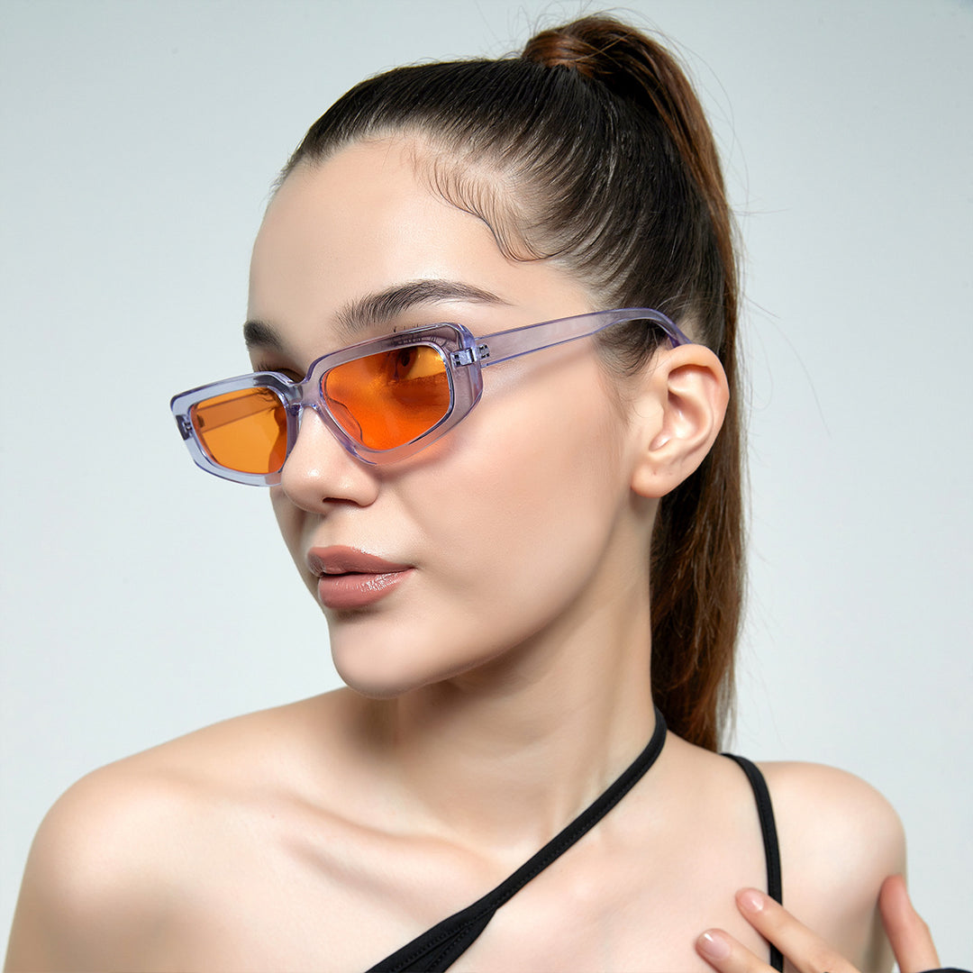 Dame moteriktig kvadratisk solbrille med moderne høyglanset plastramme Skanto