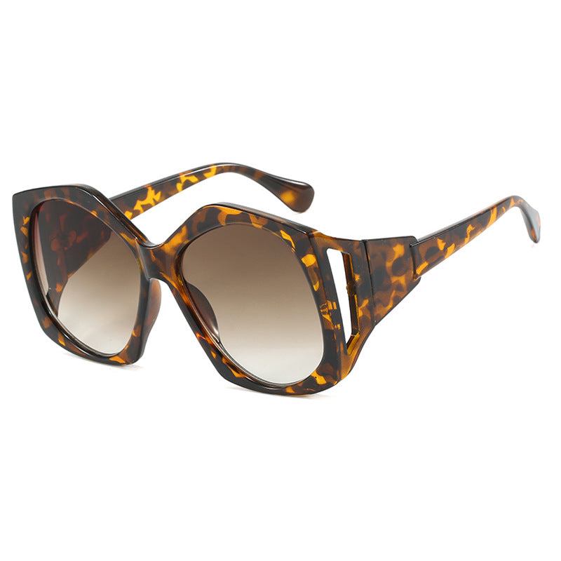 Dame oversized solbrille med futuristisk design Skanto