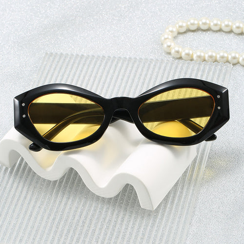 Dame Cat-Eye solbriller med moderne design og bred ramme Skanto