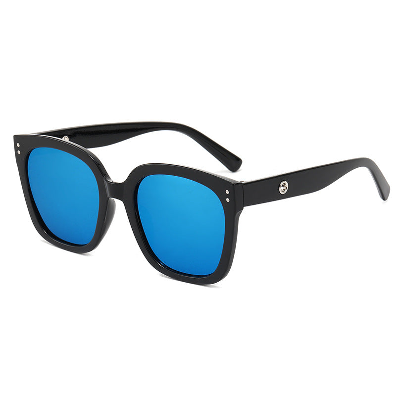 Dame kvadratisk solbriller med elegant ramme og UV-beskyttelse Skanto