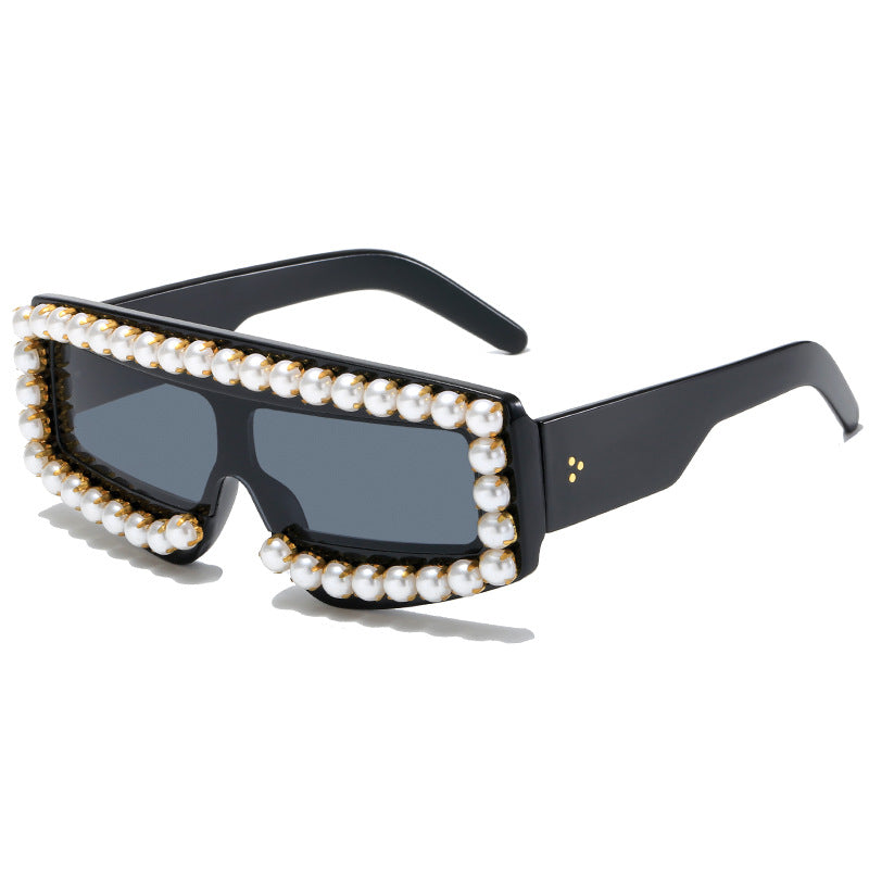 Dame moteriktig solbrille med perle-applikasjoner Skanto